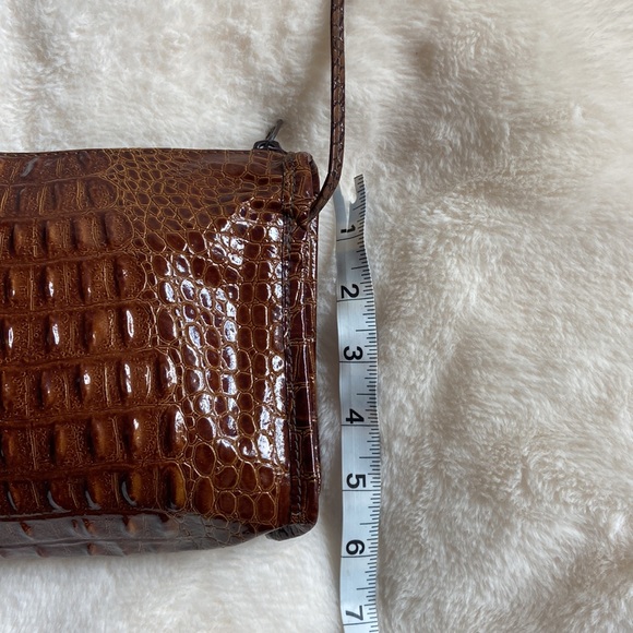 🌟5/$15 or FREE! VINTAGE faux leather crocodile embossed brown crossbody bag - Picture 10 of 10